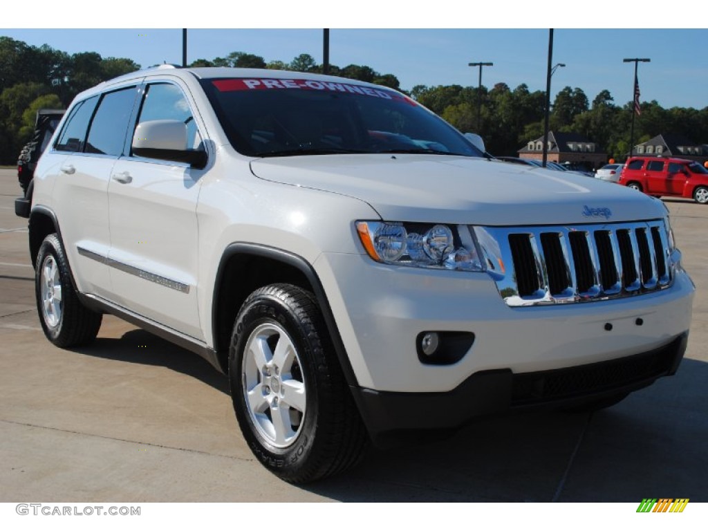 2011 Grand Cherokee Laredo - Stone White / Dark Graystone/Medium Graystone photo #3