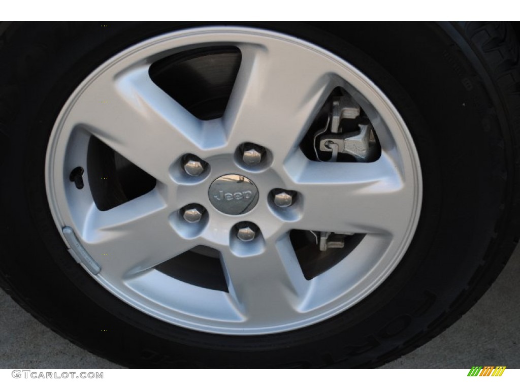 2011 Grand Cherokee Laredo - Stone White / Dark Graystone/Medium Graystone photo #9