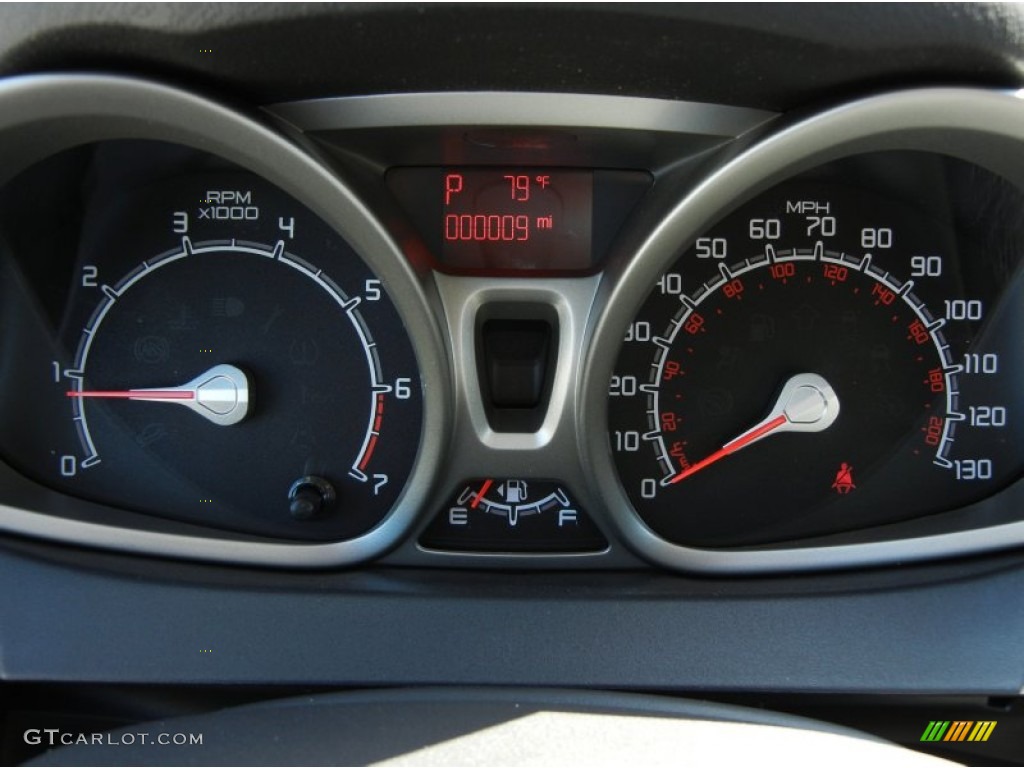 2012 Fiesta SE Sedan - Ingot Silver Metallic / Light Stone/Charcoal Black photo #8