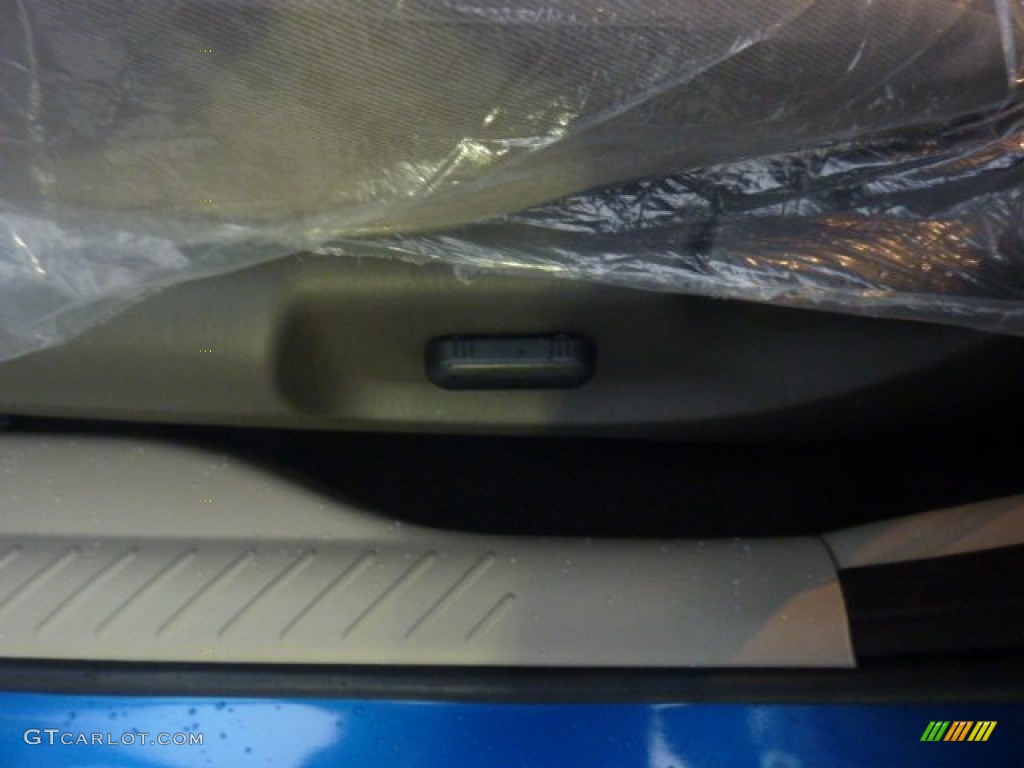 2012 Escape XLT V6 4WD - Blue Flame Metallic / Camel photo #16