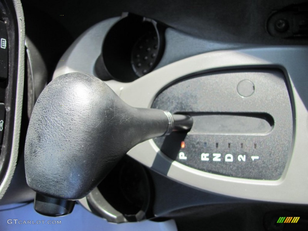 2005 Focus ZX4 SE Sedan - French Blue Metallic / Charcoal/Charcoal photo #4
