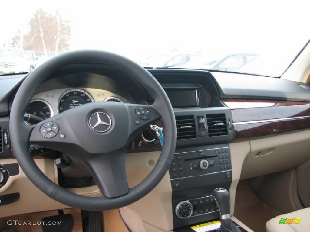 2010 GLK 350 4Matic - Jade Green Metallic / Almond/Black photo #6