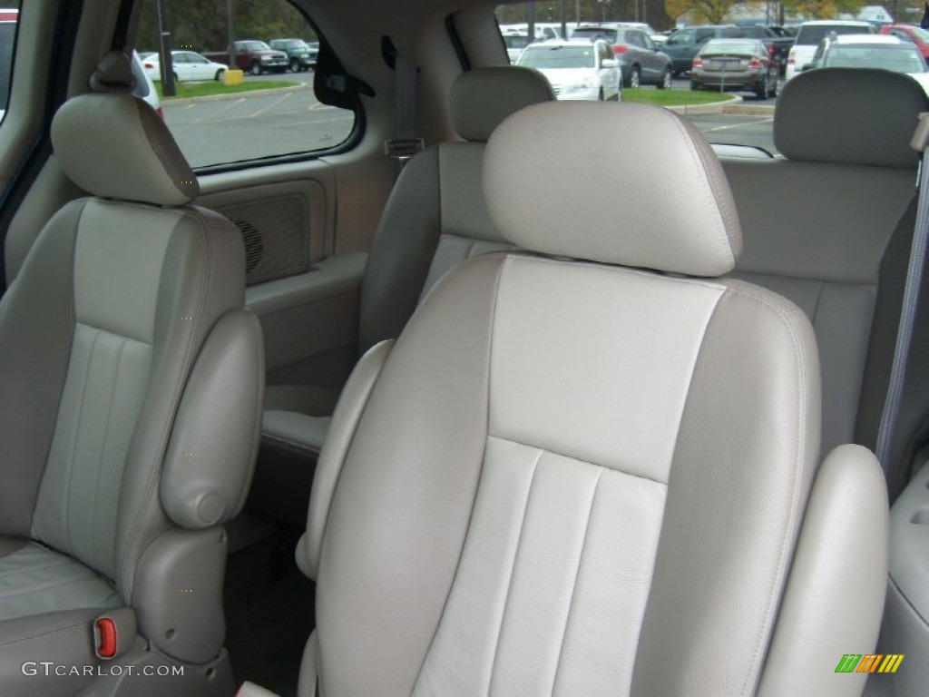 Dark Khaki/Light Graystone Interior 2005 Chrysler Town & Country Touring Photo #55734963
