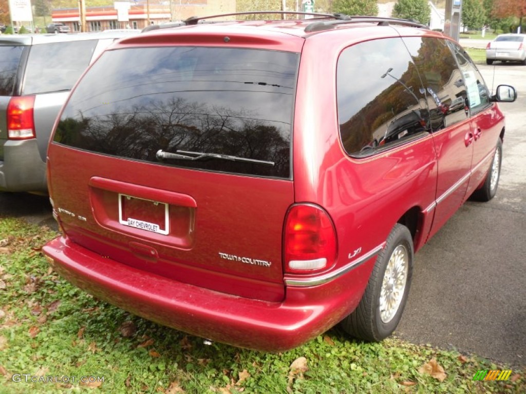 1997 Town & Country LXi - Candy Apple Red Metallic / Mist Gray photo #4