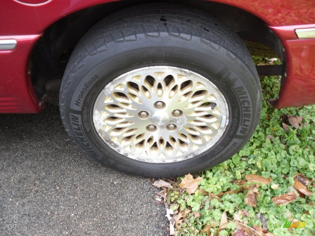 1997 Chrysler Town & Country LXi Wheel Photo #55737140