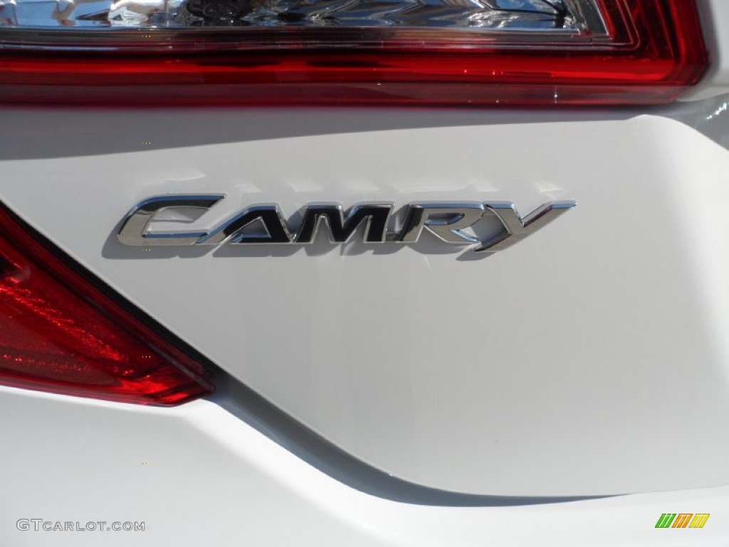 2012 Camry SE V6 - Super White / Black photo #15