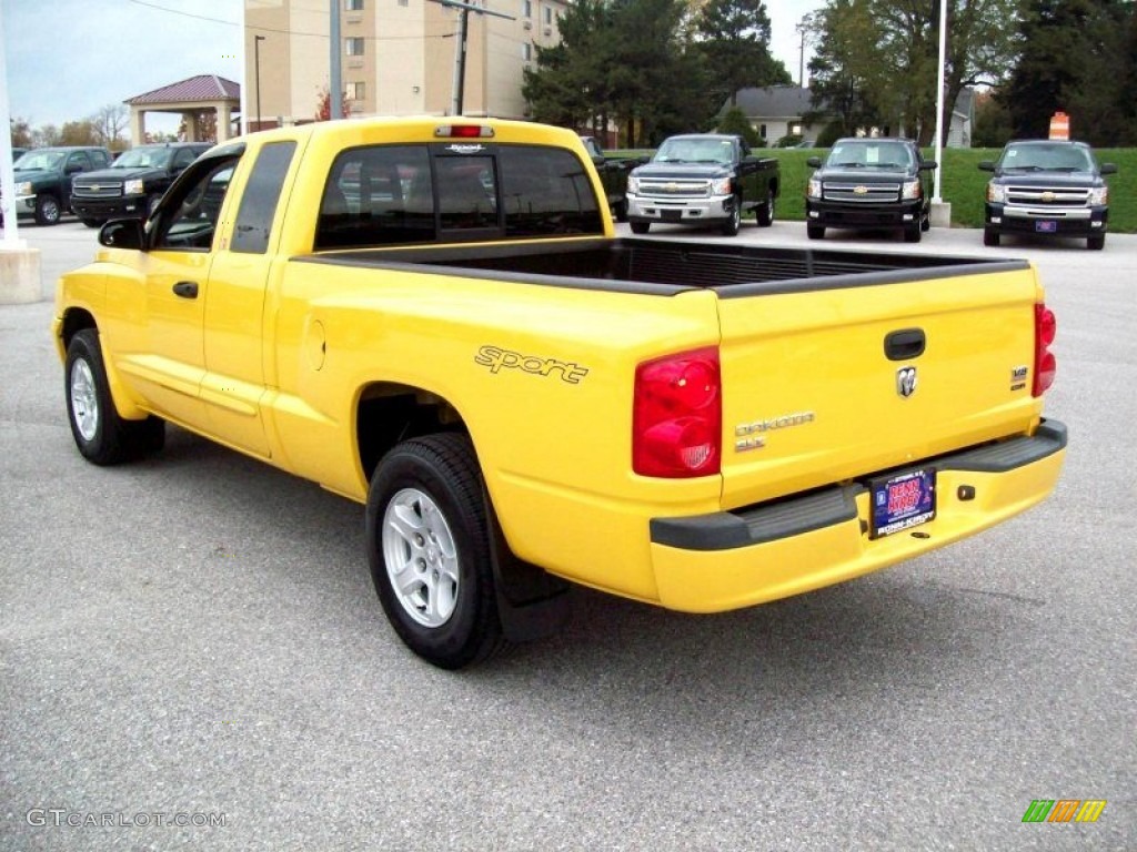 2006 Dakota SLT Club Cab - Solar Yellow / Medium Slate Gray photo #2