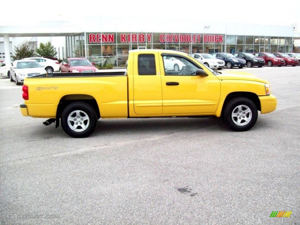 2006 Dakota SLT Club Cab - Solar Yellow / Medium Slate Gray photo #3
