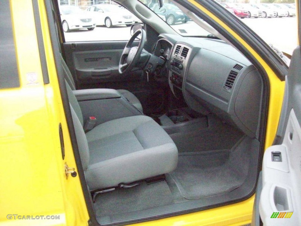 2006 Dakota SLT Club Cab - Solar Yellow / Medium Slate Gray photo #6