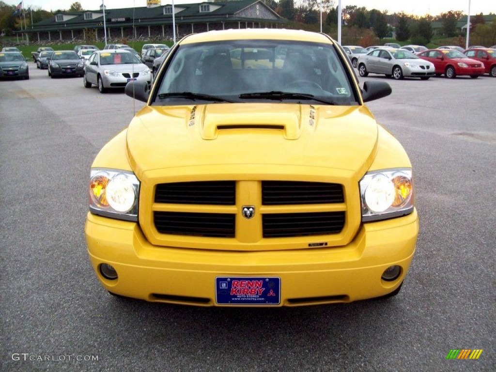 2006 Dakota SLT Club Cab - Solar Yellow / Medium Slate Gray photo #13