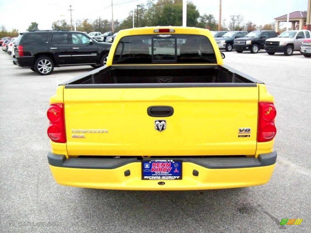 2006 Dakota SLT Club Cab - Solar Yellow / Medium Slate Gray photo #16