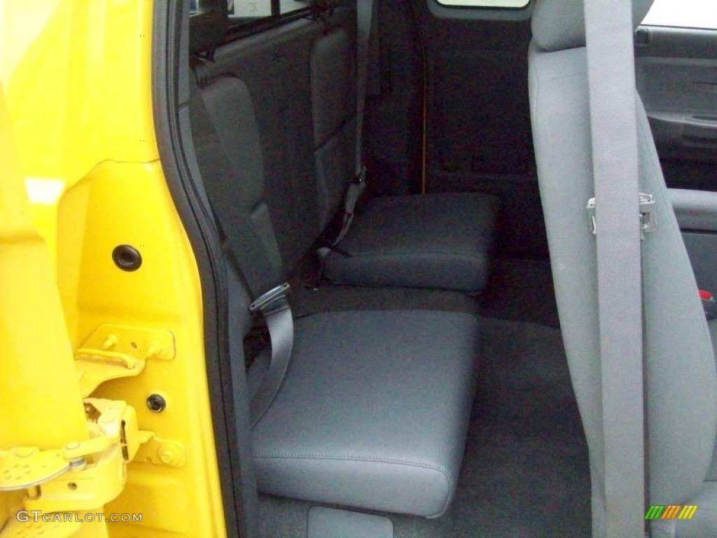 2006 Dakota SLT Club Cab - Solar Yellow / Medium Slate Gray photo #21