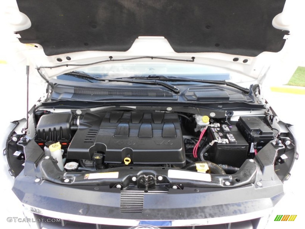 2009 Volkswagen Routan SEL Engine Photos
