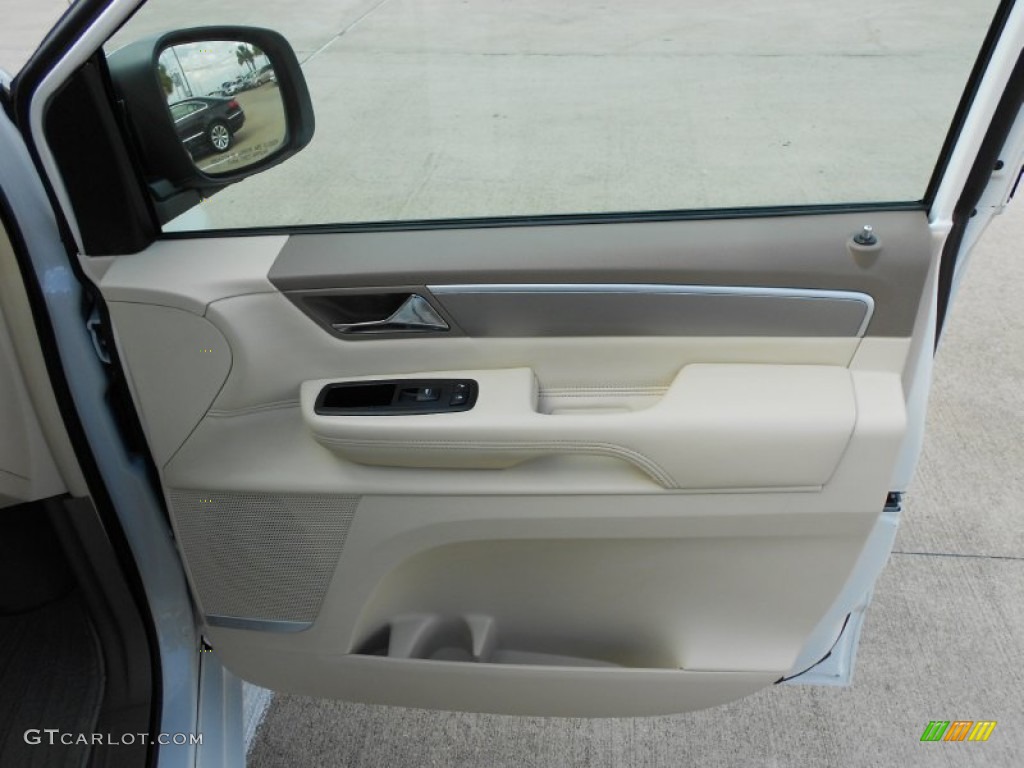 2009 Volkswagen Routan SEL Door Panel Photos