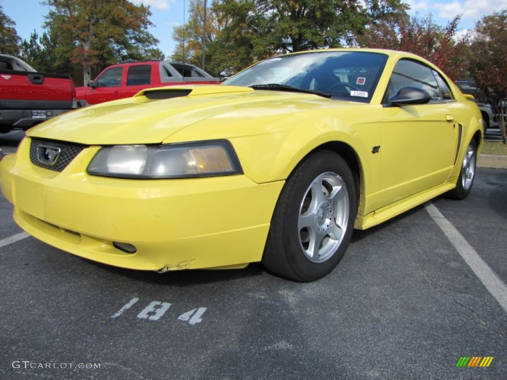 2001 Mustang GT Coupe - Zinc Yellow Metallic / Dark Charcoal photo #1