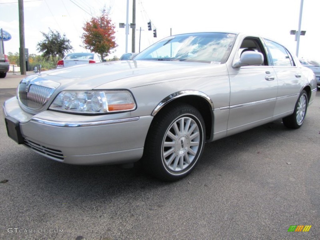 2003 Town Car Signature - Silver Birch Metallic / Medium Dark Parchment/Light Parchment photo #1