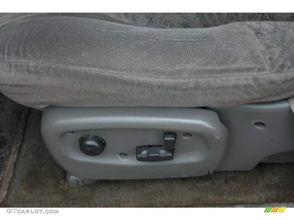 2002 Envoy SLE 4x4 - Fire Red / Medium Pewter photo #12