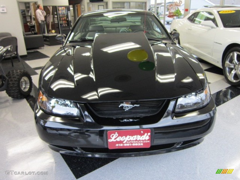 2001 Mustang GT Coupe - Black / Medium Graphite photo #2