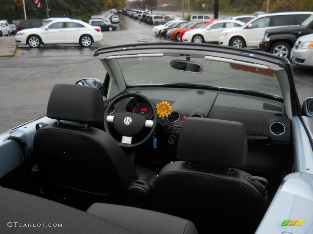 Black Interior 2010 Volkswagen New Beetle 2.5 Convertible Photo #55775215