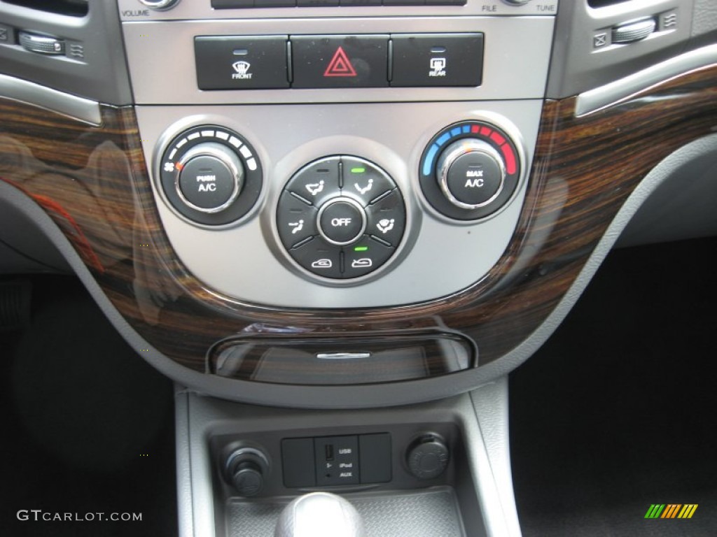 2012 Hyundai Santa Fe GLS V6 AWD Controls Photo #55776181