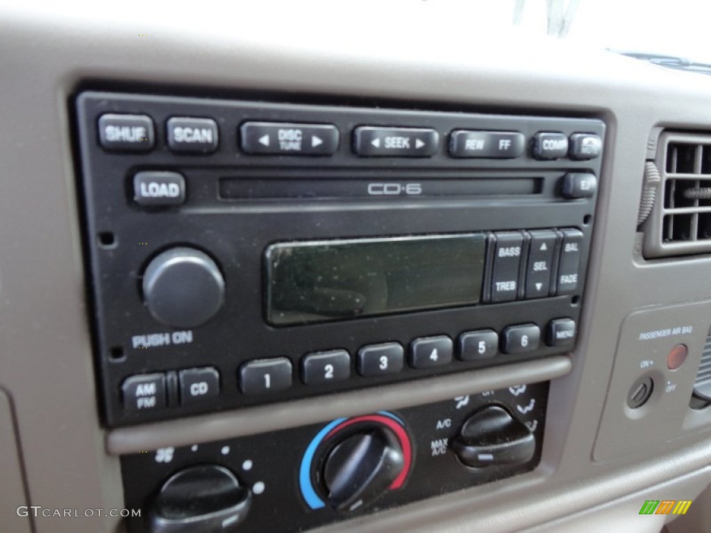 2002 Ford F250 Super Duty XLT SuperCab Audio System Photo #55776643