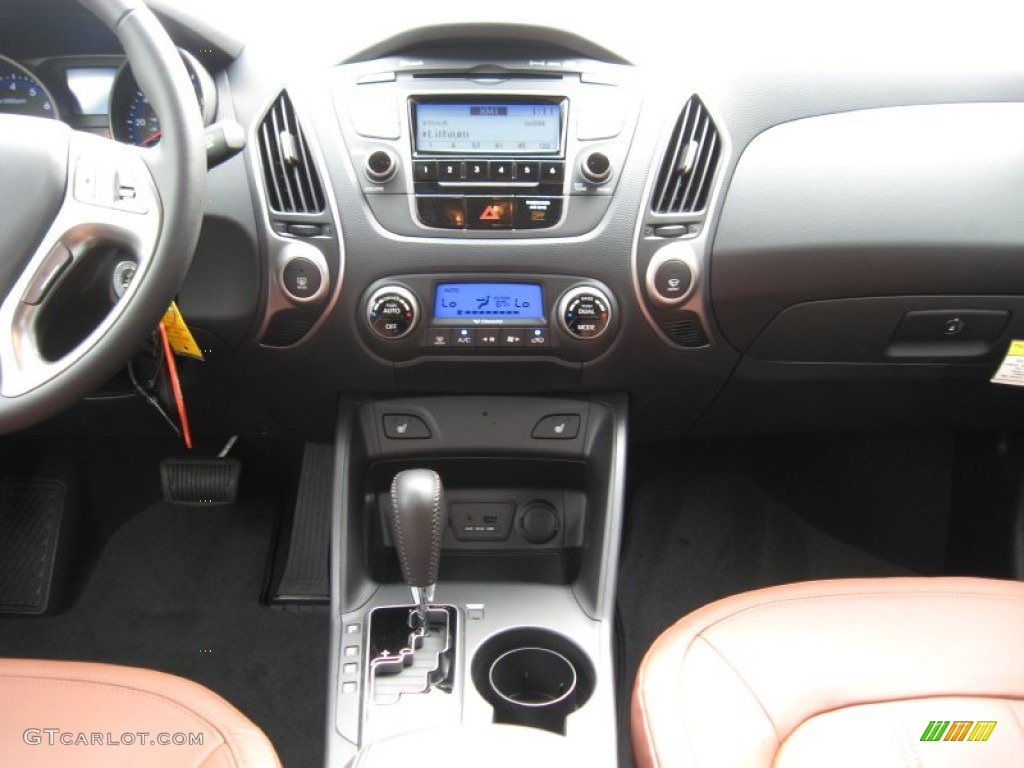 2011 Hyundai Tucson Limited AWD Controls Photo #55776676