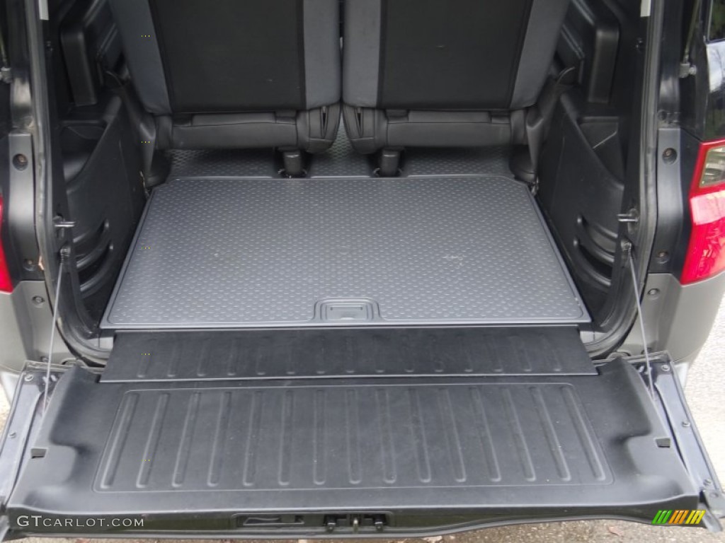 2005 Honda Element LX AWD Trunk Photos