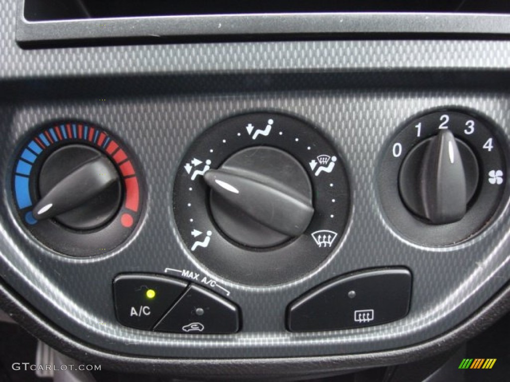 2005 Ford Focus ZX4 ST Sedan Controls Photo #55780845