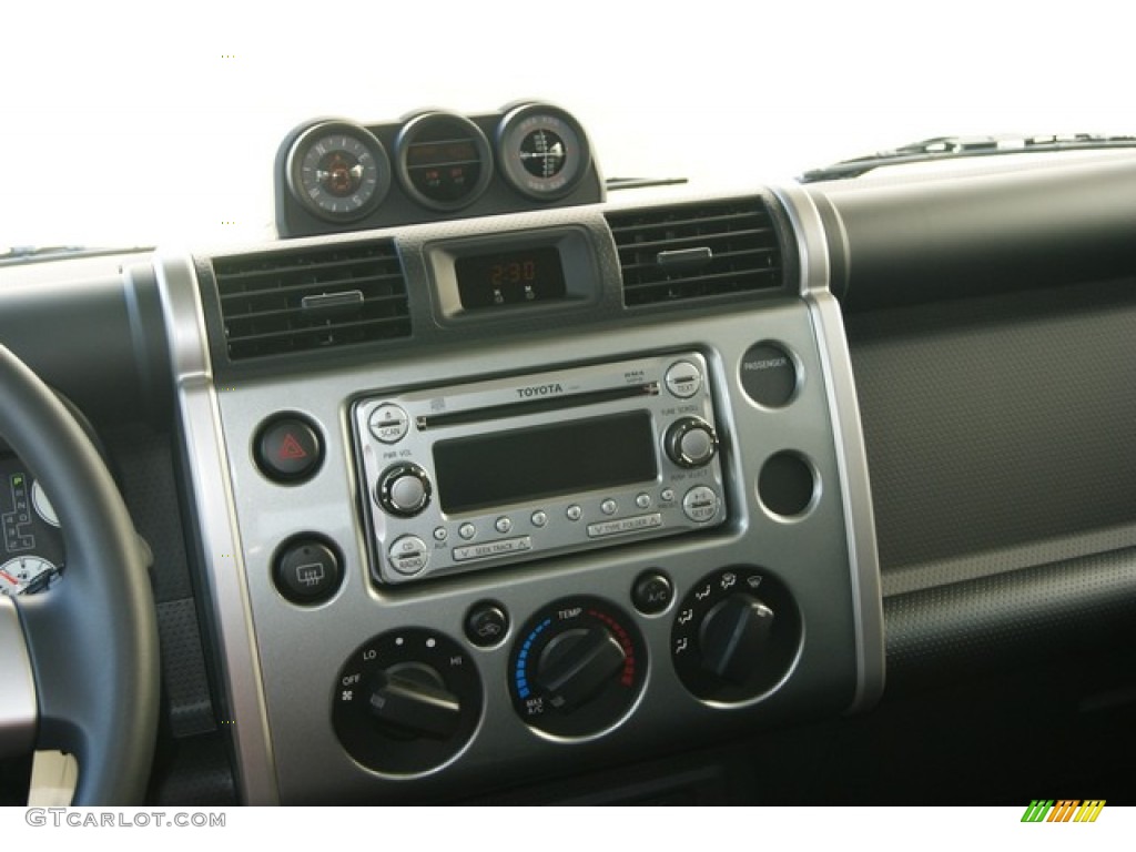 2012 Toyota FJ Cruiser 4WD Controls Photo #55784285