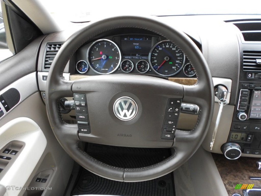2010 Volkswagen Touareg TDI 4XMotion Latte Macchiatto/St. Tropez Steering Wheel Photo #55788692