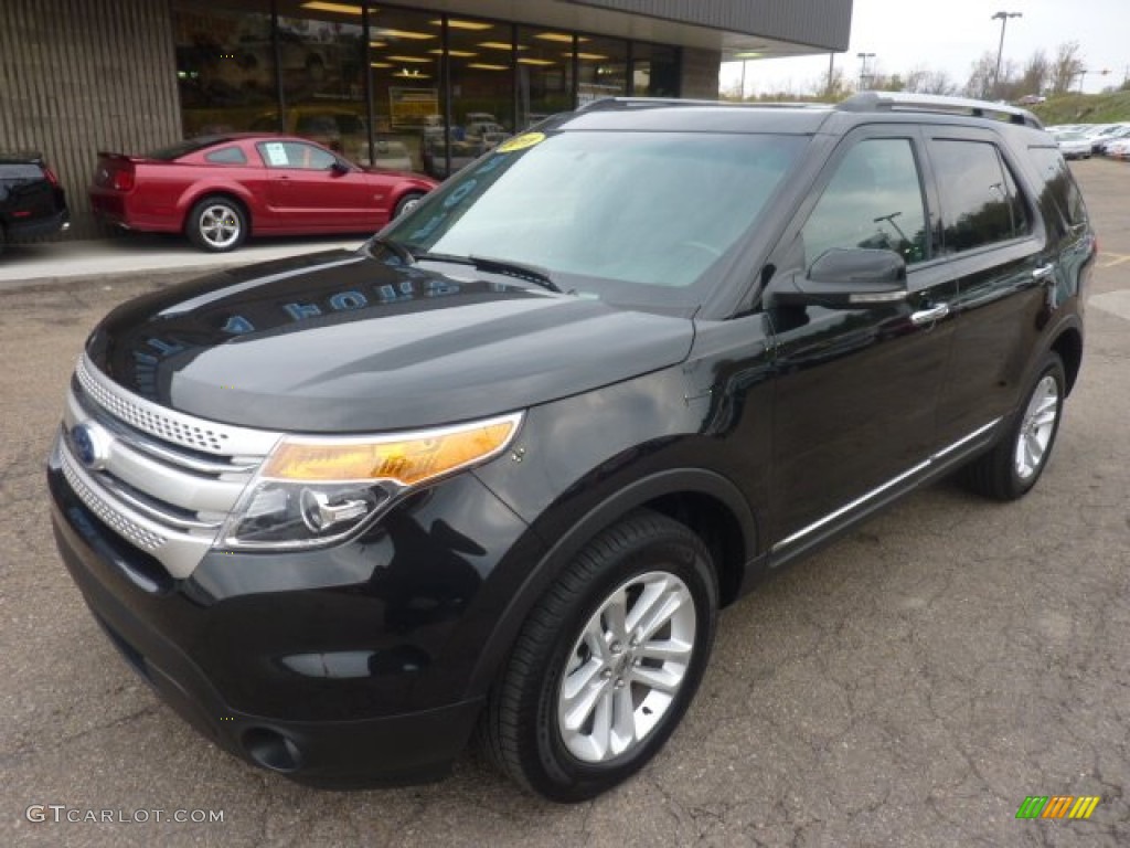 2011 Explorer XLT 4WD - Tuxedo Black Metallic / Charcoal Black photo #8