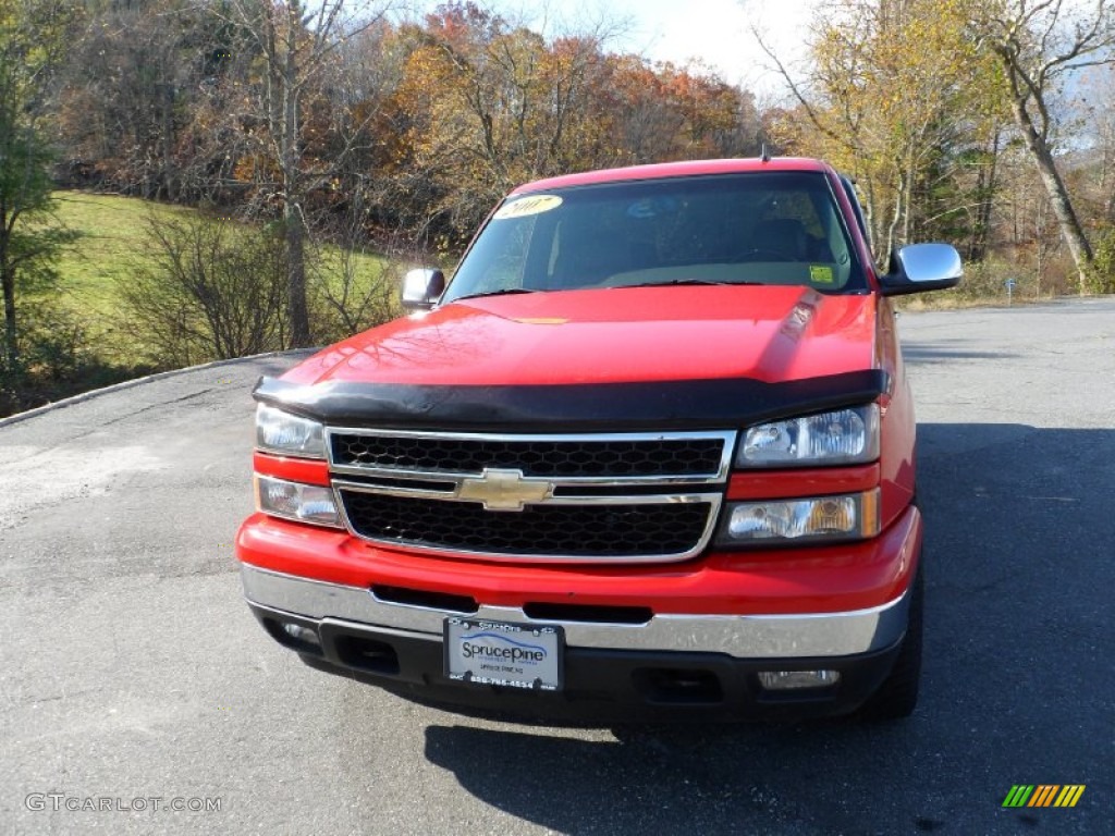 2007 Silverado 1500 Classic Z71 Extended Cab 4x4 - Victory Red / Dark Charcoal photo #6