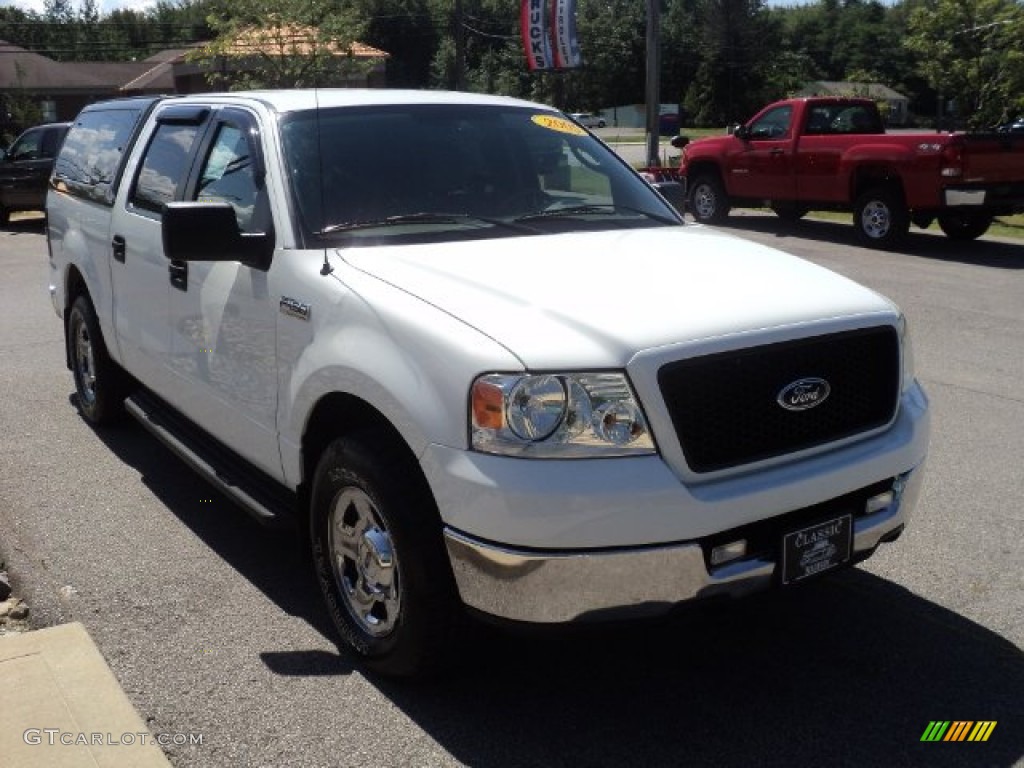 2005 F150 XLT SuperCrew - Oxford White / Medium Flint Grey photo #3