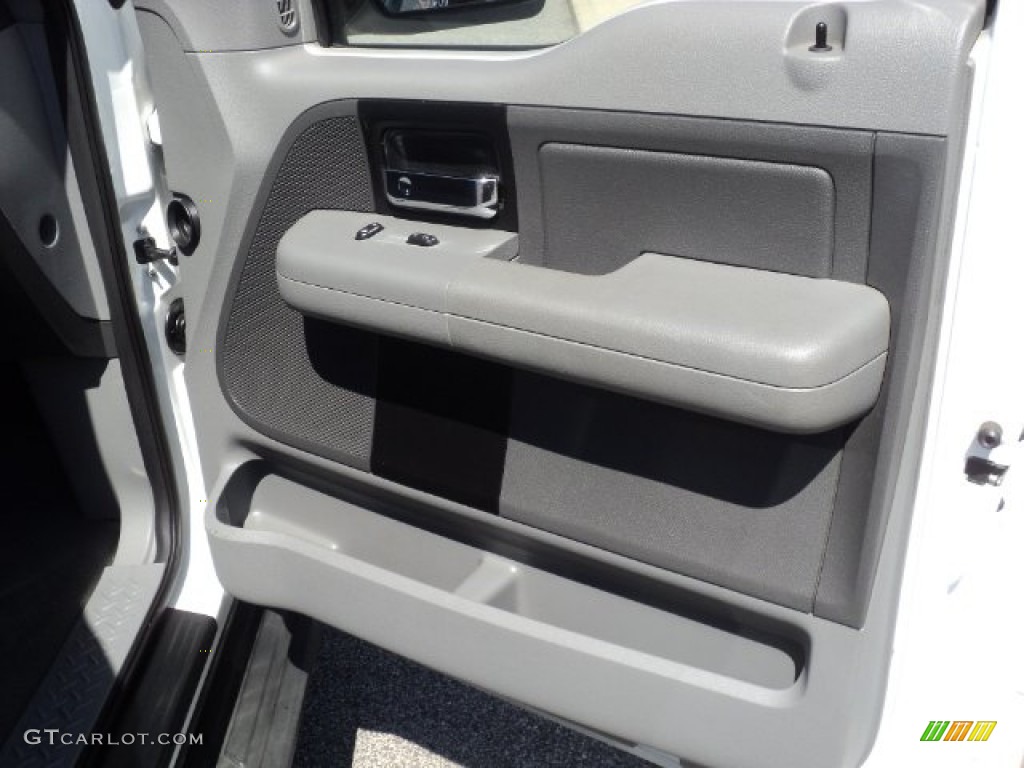 2005 F150 XLT SuperCrew - Oxford White / Medium Flint Grey photo #12