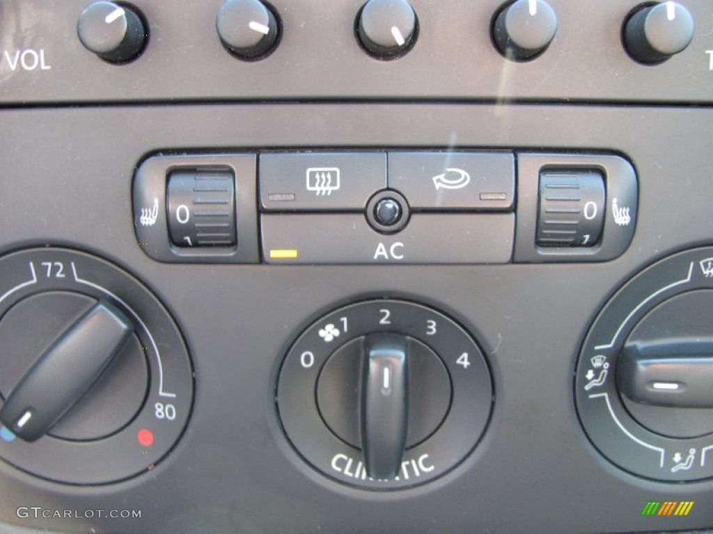 2007 Volkswagen Rabbit 4 Door Controls Photo #55797911