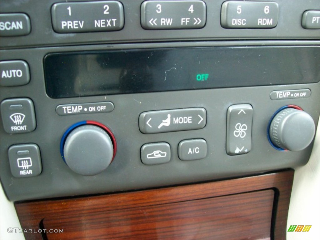 2003 Cadillac Seville STS Controls Photo #55798842