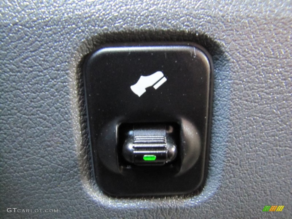 2008 Dodge Ram 1500 ST Quad Cab 4x4 Controls Photo #55799051