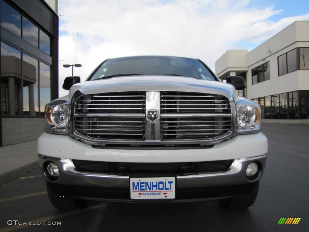 2008 Ram 1500 ST Quad Cab 4x4 - Bright White / Medium Slate Gray photo #30