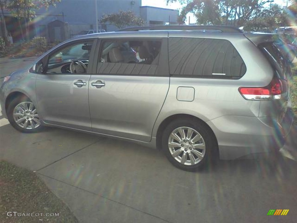 2011 Sienna Limited - Silver Sky Metallic / Light Gray photo #18