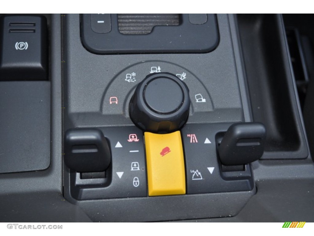 2005 Land Rover LR3 V8 SE Controls Photo #55805267
