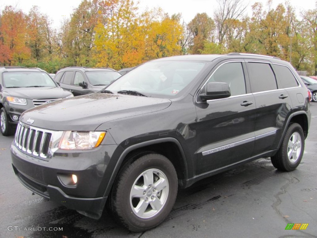 2011 Grand Cherokee Laredo 4x4 - Brilliant Black Crystal Pearl / Black photo #1