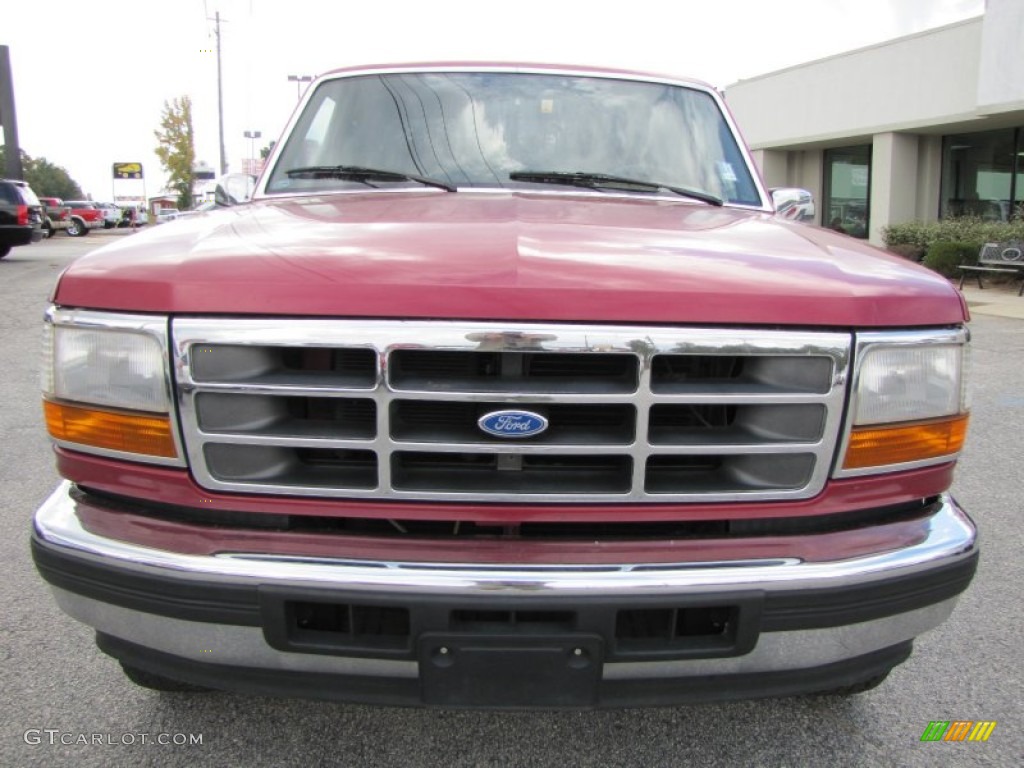 1995 F150 XL Extended Cab 4x4 - Electric Currant Red Pearl / Beige photo #2