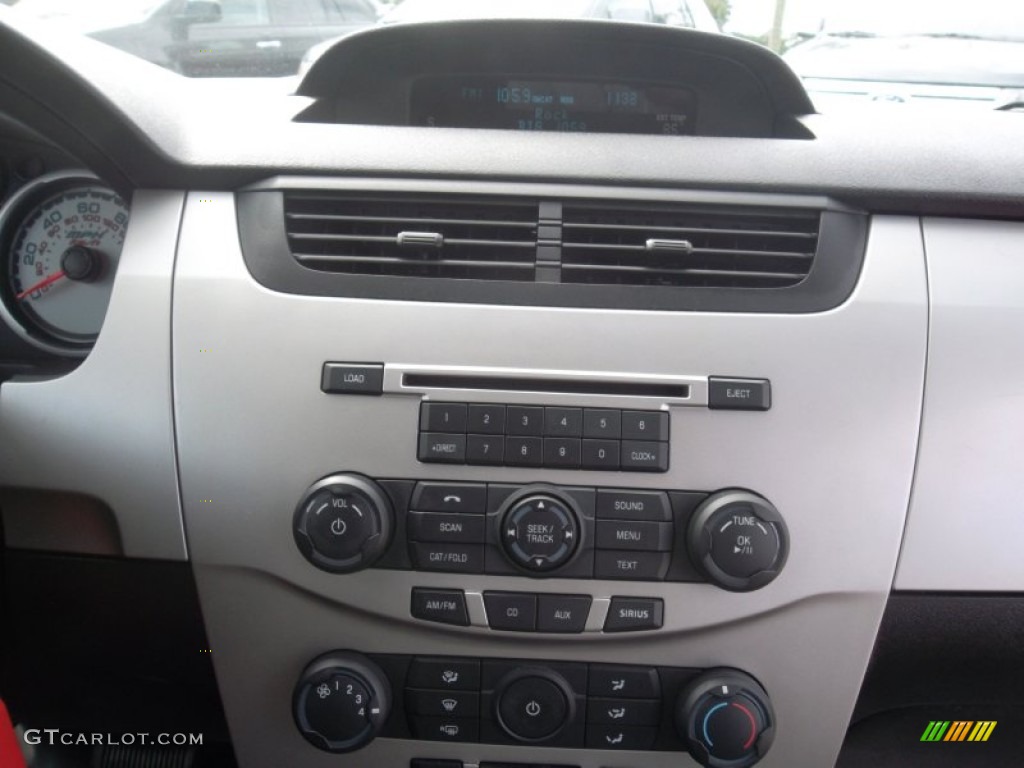 2010 Ford Focus SES Coupe Controls Photos