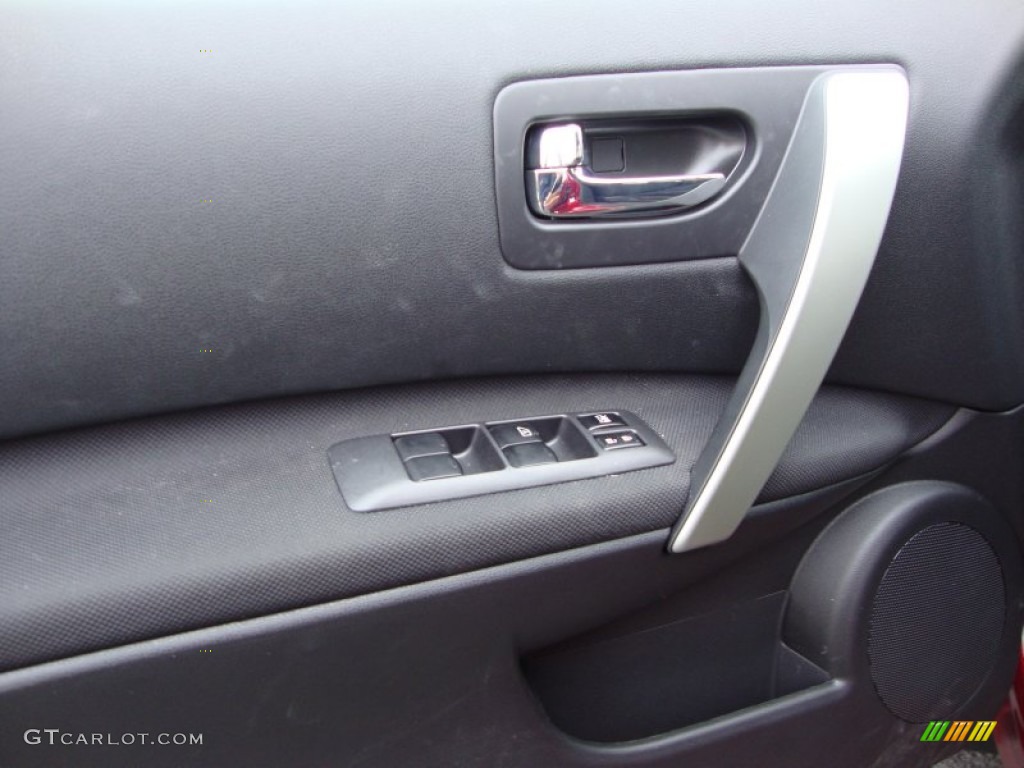 2011 Rogue S AWD - Cayenne Red / Black photo #13