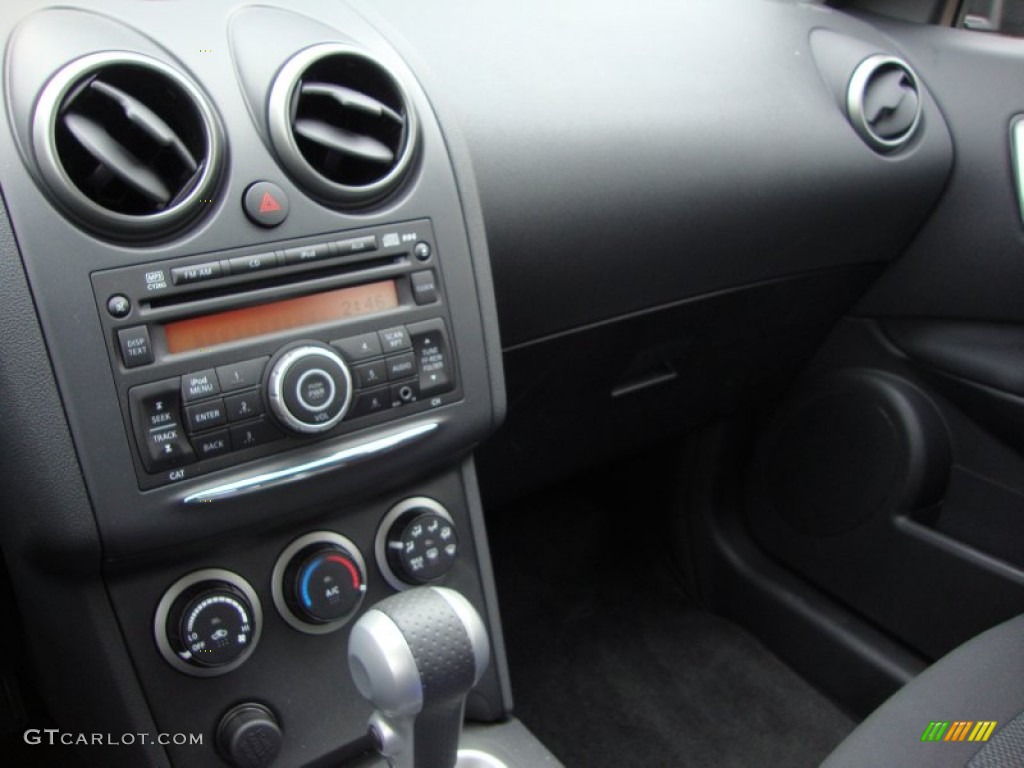 2011 Rogue S AWD - Cayenne Red / Black photo #17