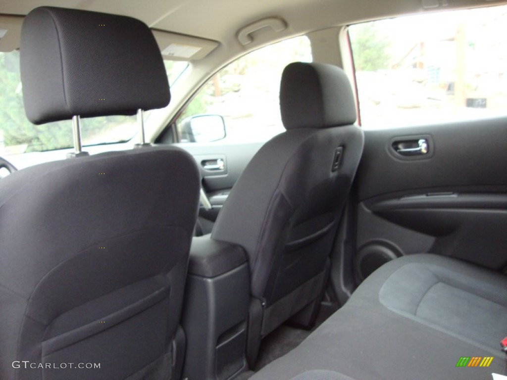 2011 Rogue S AWD - Cayenne Red / Black photo #24