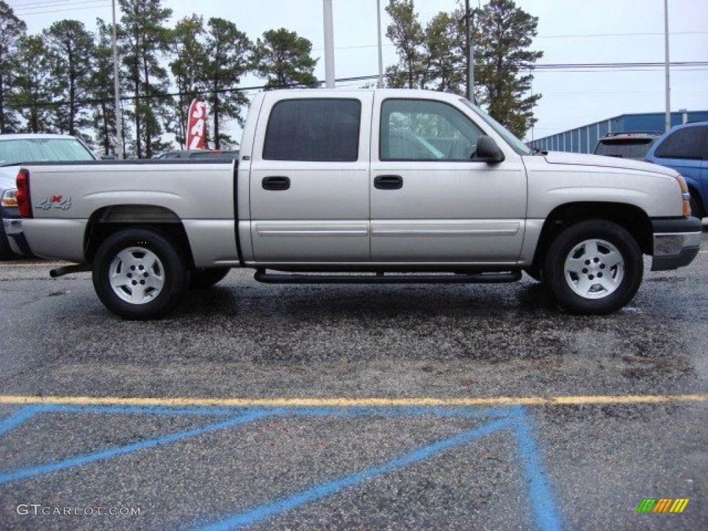 2004 Silverado 1500 LS Crew Cab 4x4 - Silver Birch Metallic / Medium Gray photo #7