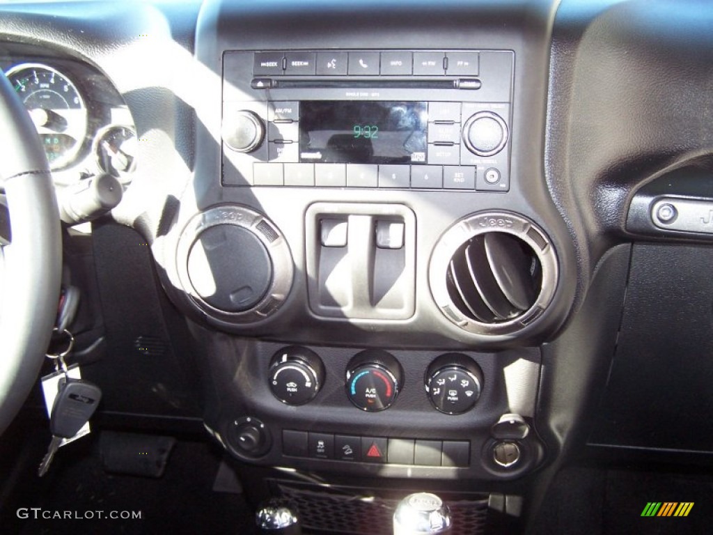 2011 Wrangler Sport S 4x4 - Bright White / Black photo #8