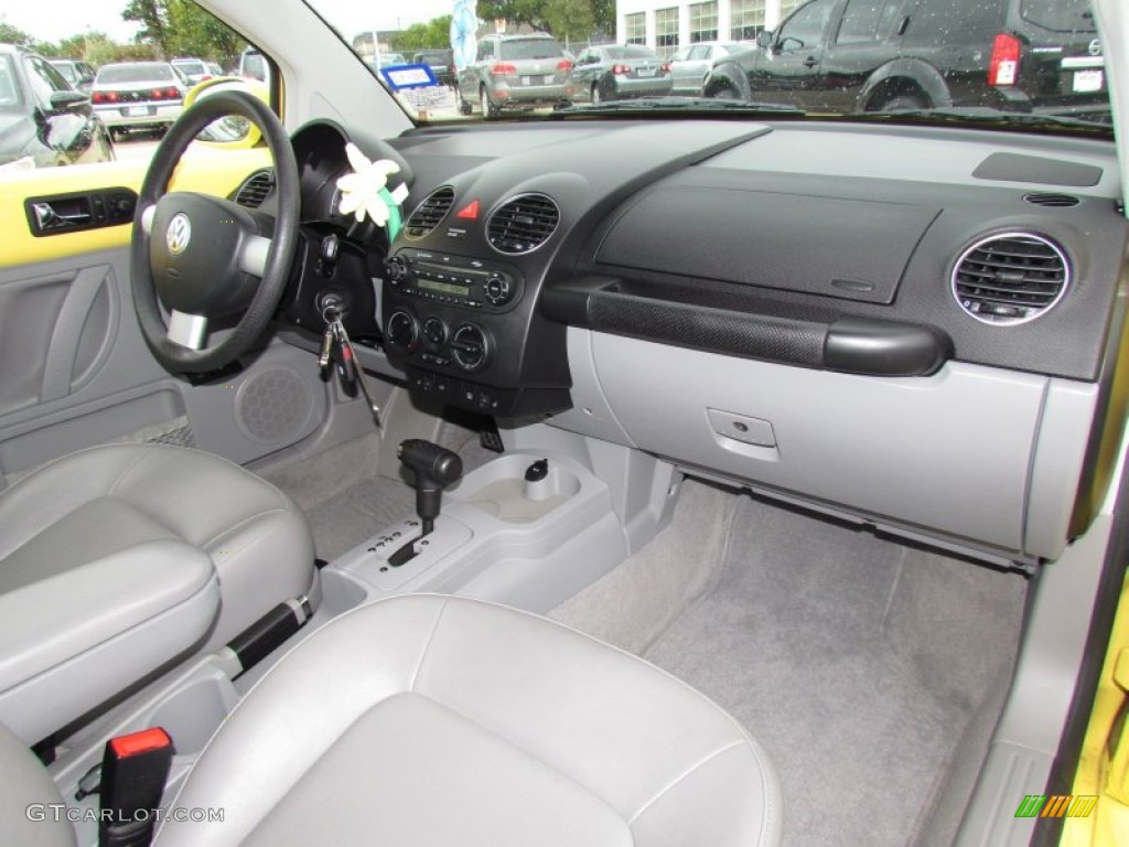 2007 Volkswagen New Beetle 2.5 Coupe Grey Dashboard Photo #55845644