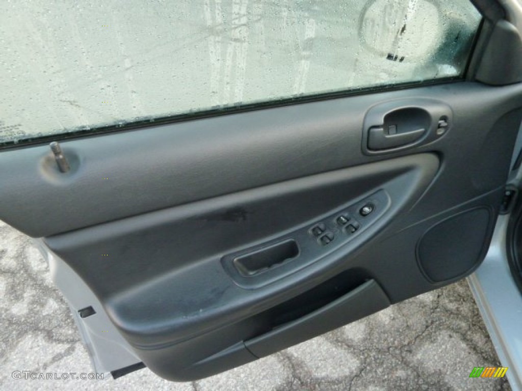 2004 Sebring Sedan - Bright Silver Metallic / Dark Slate Gray photo #11